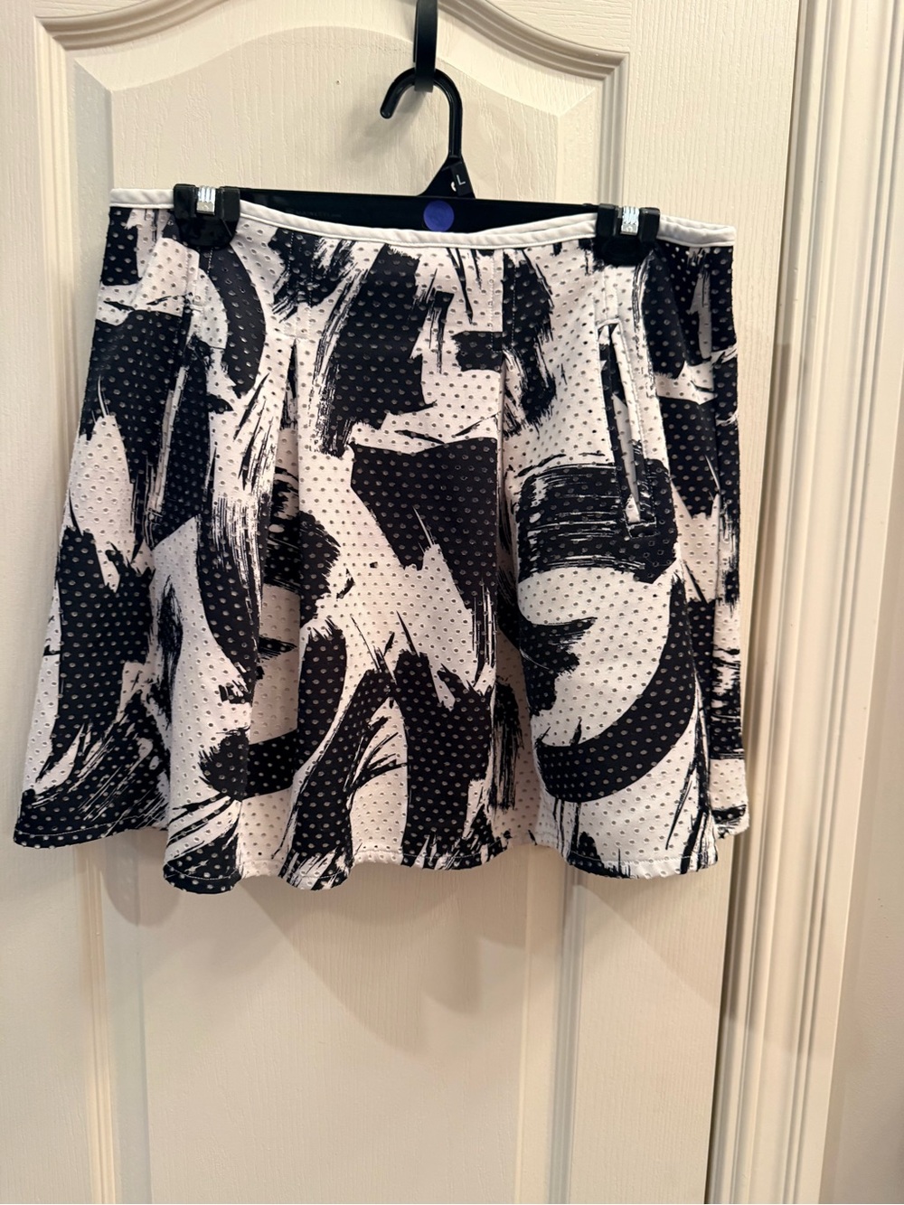 Trouve Black & White Laser cut a line Abstract Skirt. Size large.
